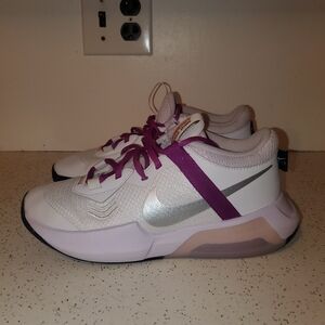 PRICE IS FIRM!!! SIZE 5.5 Y, WOMENS 7- NIKE AIR ZOOM CROSSOVER.